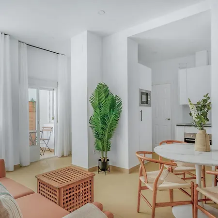 Mariblanca & Old Town By Ele Apartment